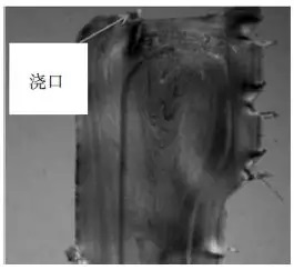 图9 塑料螺母在浇口处开裂